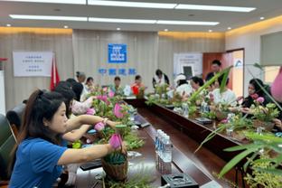 布克谈三巨头：我们在每场比赛都学了一些新的东西